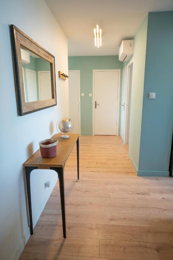 T2 De Standing Climatise Avec Parking Prive, Tram T2 T5, Hopitaux Est Apartment Bron Exterior photo