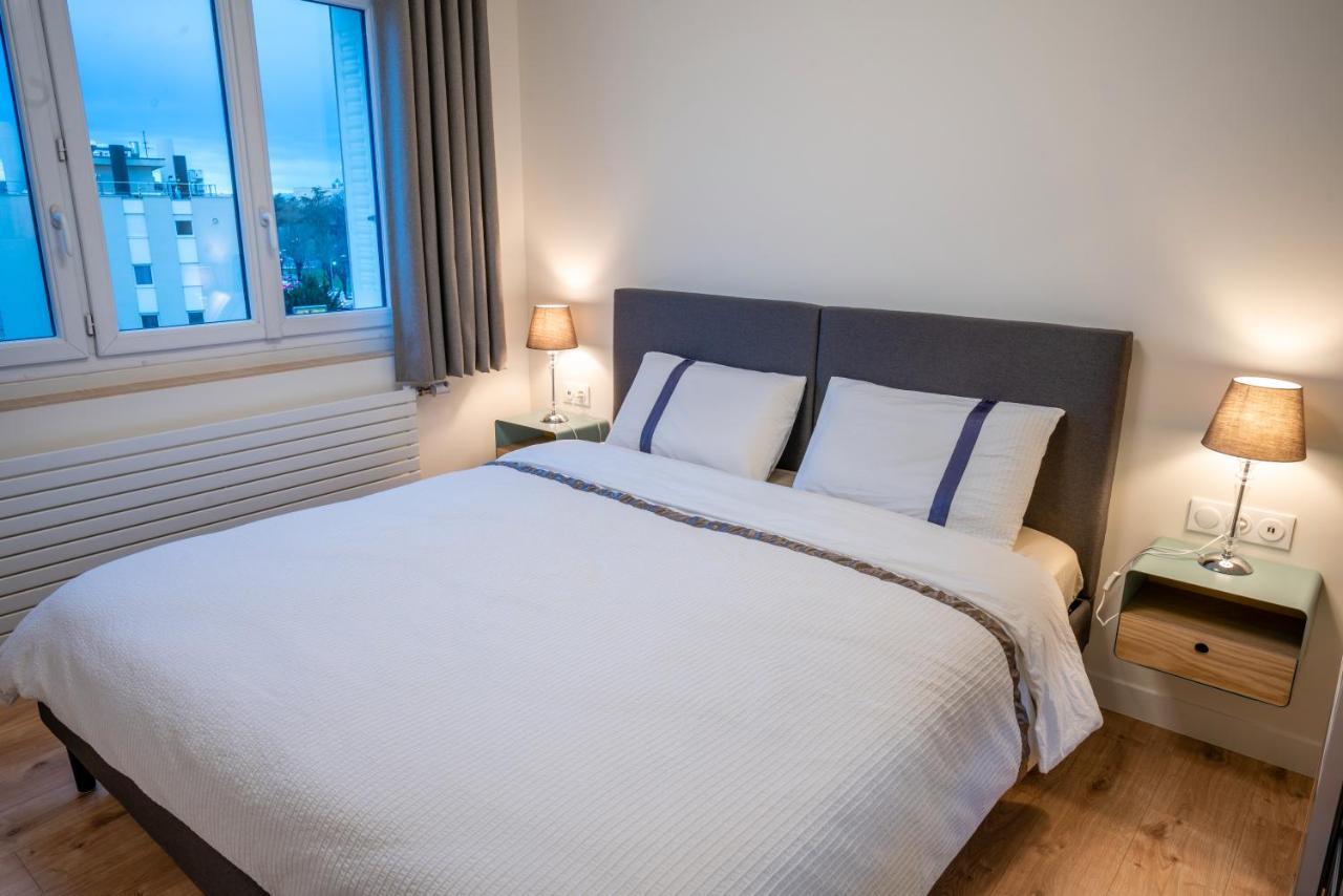 T2 De Standing Climatise Avec Parking Prive, Tram T2 T5, Hopitaux Est Apartment Bron Exterior photo
