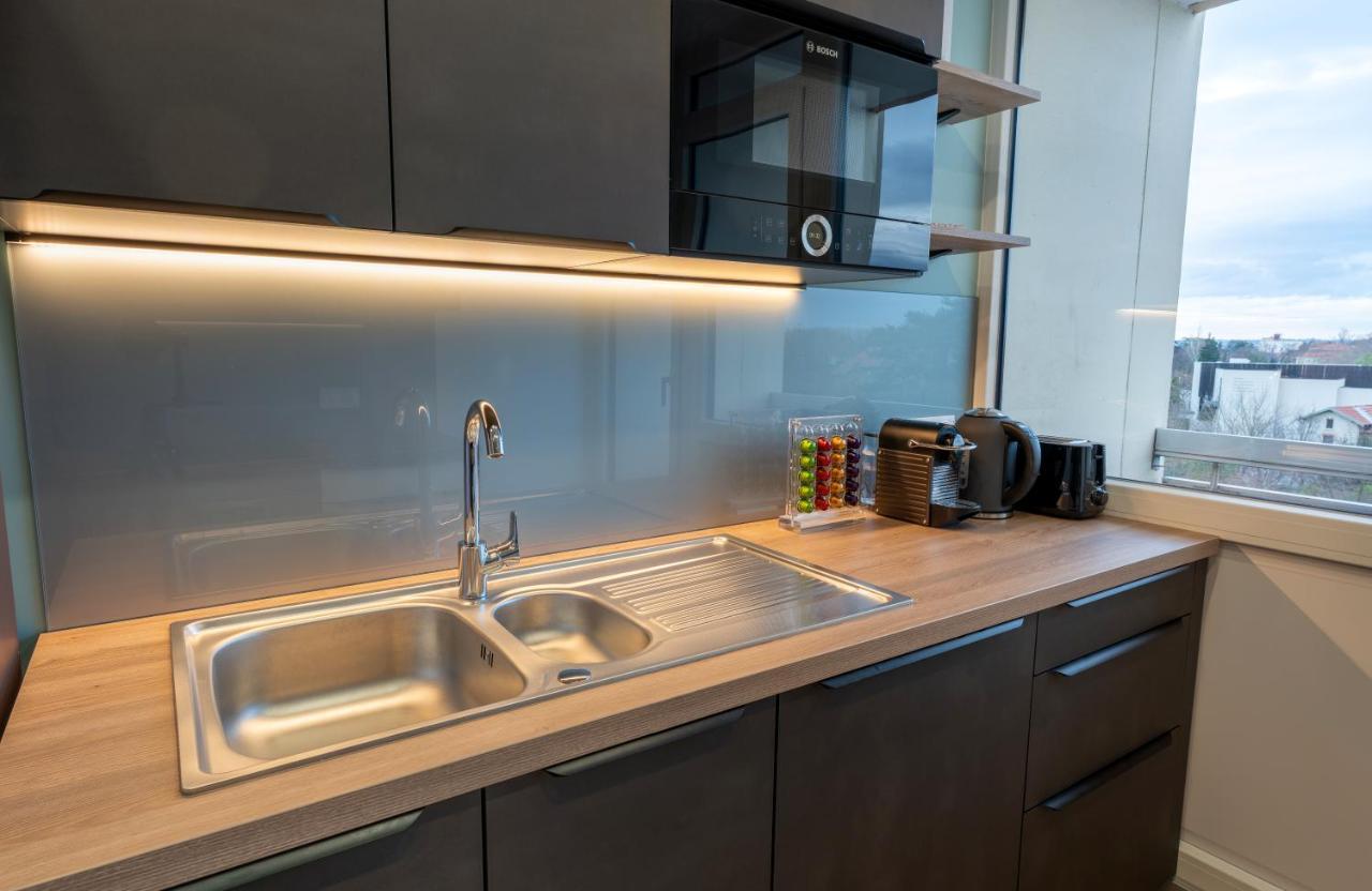 T2 De Standing Climatise Avec Parking Prive, Tram T2 T5, Hopitaux Est Apartment Bron Exterior photo