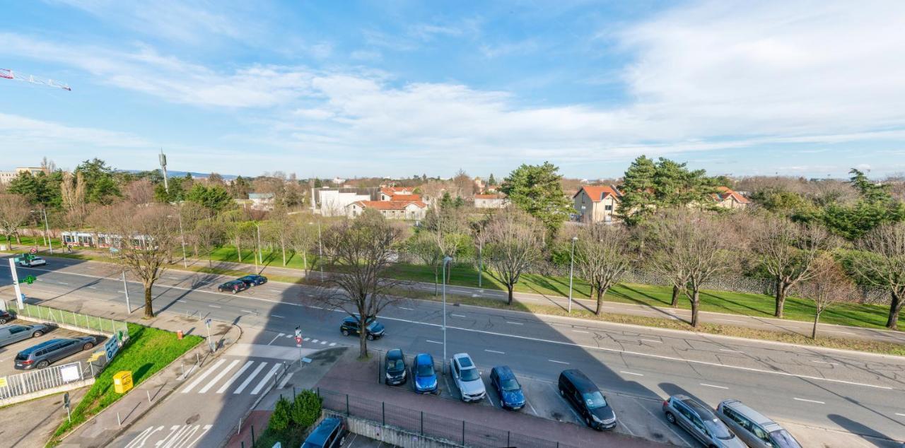 T2 De Standing Climatise Avec Parking Prive, Tram T2 T5, Hopitaux Est Apartment Bron Exterior photo